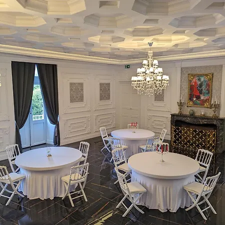 Château D'amenon à 35mn Du Circuit Du Mans Et 35mn De Tours Couette-café