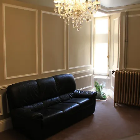 Bed & Breakfast Chateau D'amenon A 35mn Du Circuit Du Mans Et 35mn De Tours 3*