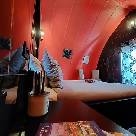 Bed & Breakfast Chateau D'amenon A 35mn Du Circuit Du Mans Et 35mn De Tours 3*