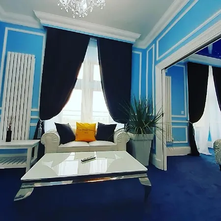 Chateau D'amenon A 35mn Du Circuit Du Mans Et 35mn De Tours Bed & Breakfast