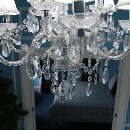 Chateau D'amenon A 35mn Du Circuit Du Mans Et 35mn De Tours Bed & Breakfast