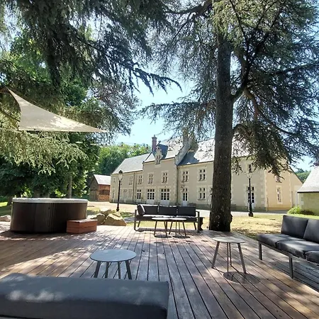 Château D'amenon à 35mn Du Circuit Du Mans Et 35mn De Tours Couette-café 3*